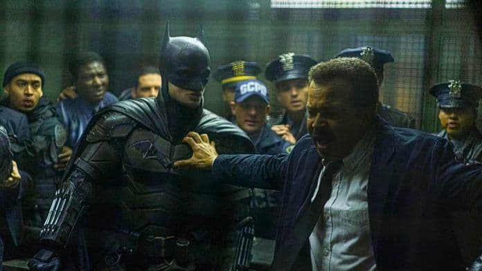 Batman: Parte 2 pausa filmagens e Pattinson tranquiliza os fãs