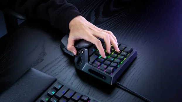 Razer Tartarus V2 Pro chega com switches ópticos e HyperPolling de 8000 Hz