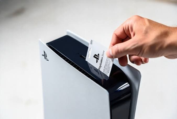 PlayStation vai vender caixas físicas só com código digital a partir de 2028