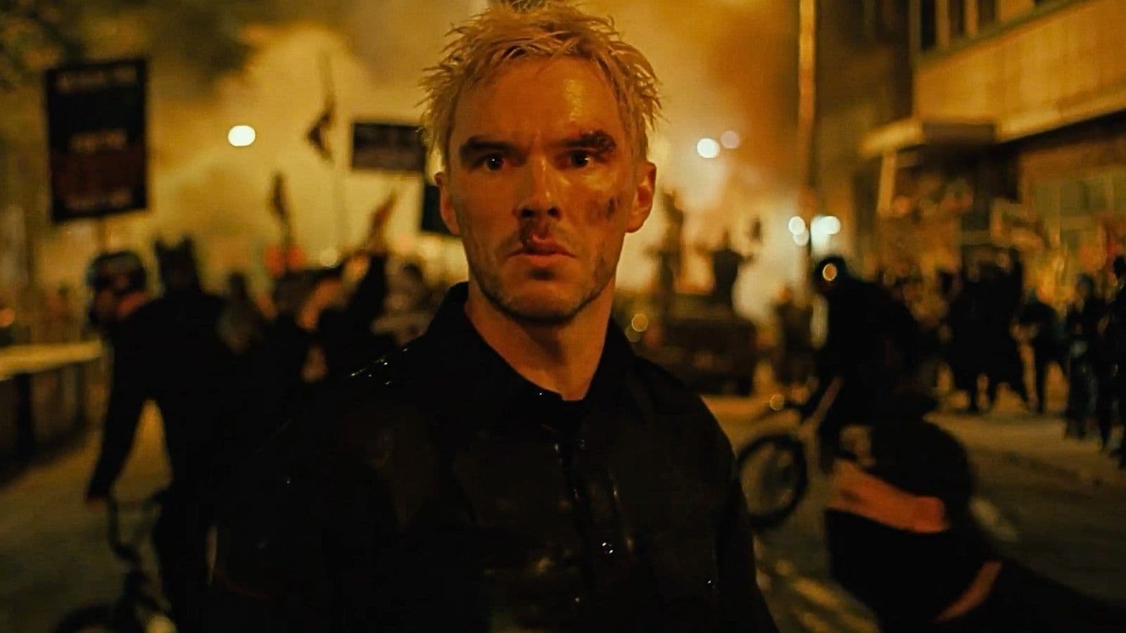 How to Rob a Bank: novo trailer mostra Nicholas Hoult ensinando a internet a assaltar bancos