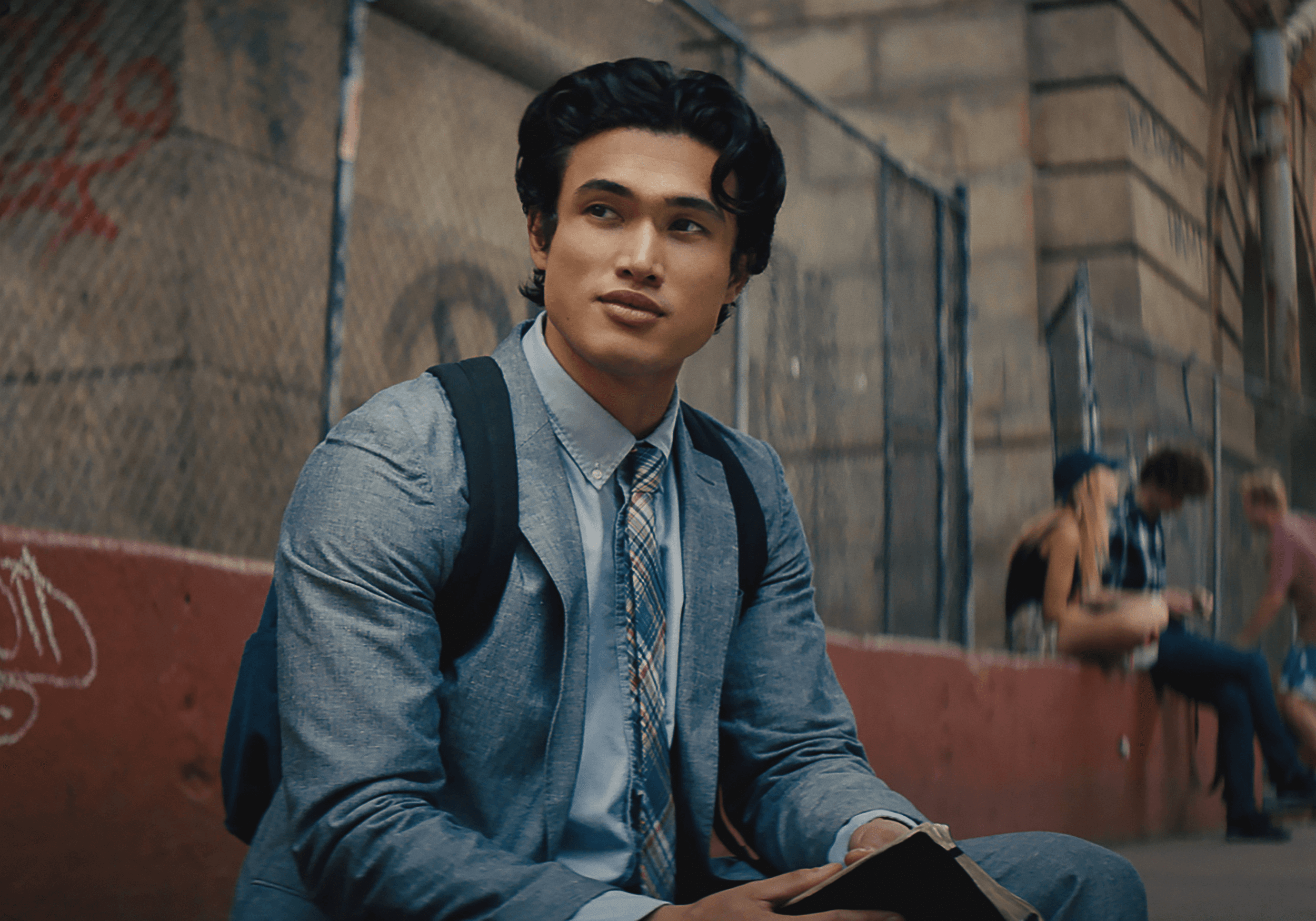 Naruto live-action: Charles Melton está perto de ser o Kakashi