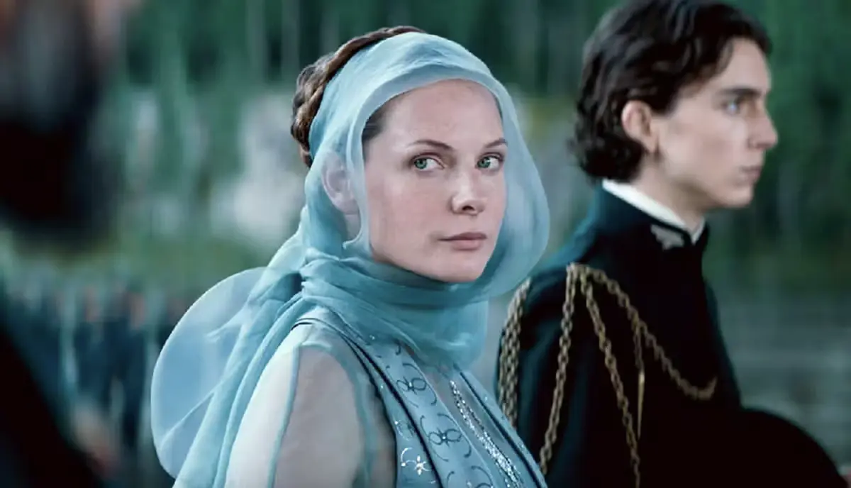 Rebecca Ferguson estreia na comédia romântica com Honeymoon/Funeral